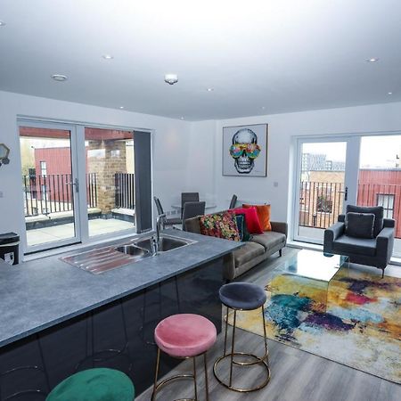 Lovely 2 Bed Apartment With Parking 伦敦 外观 照片