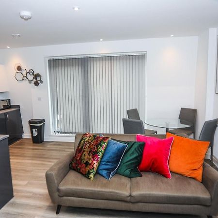 Lovely 2 Bed Apartment With Parking 伦敦 外观 照片