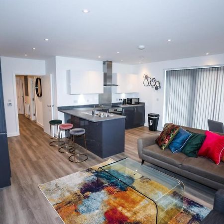 Lovely 2 Bed Apartment With Parking 伦敦 外观 照片