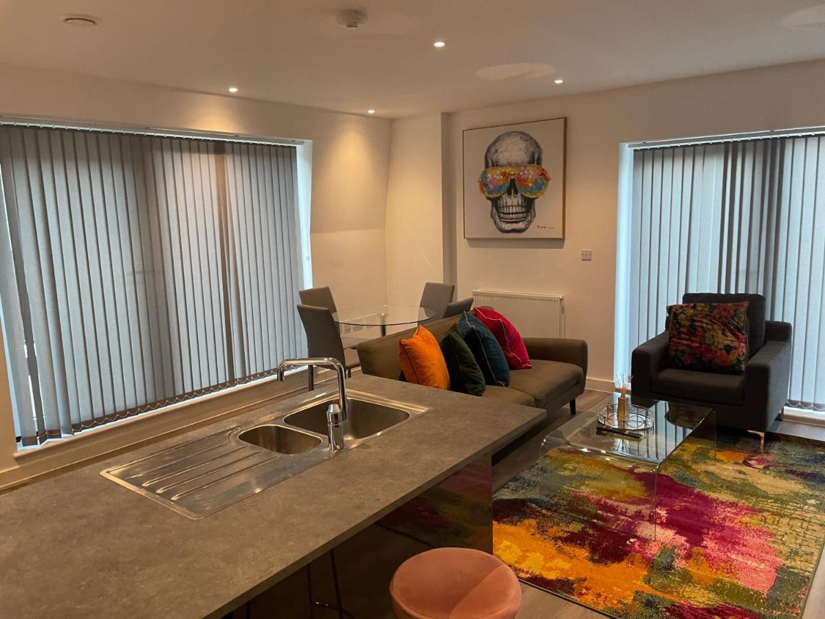 Lovely 2 Bed Apartment With Parking 伦敦 外观 照片