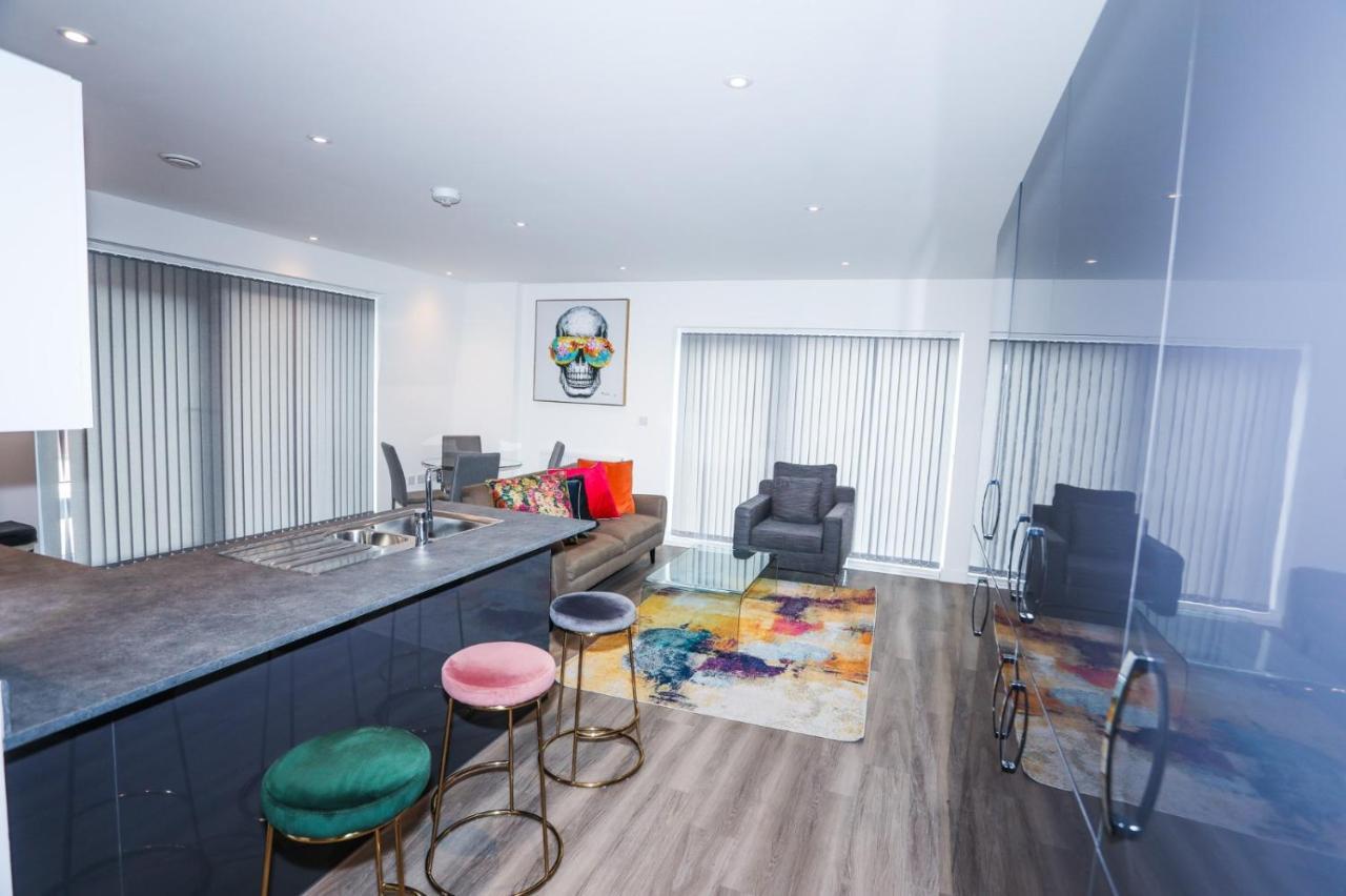 Lovely 2 Bed Apartment With Parking 伦敦 外观 照片