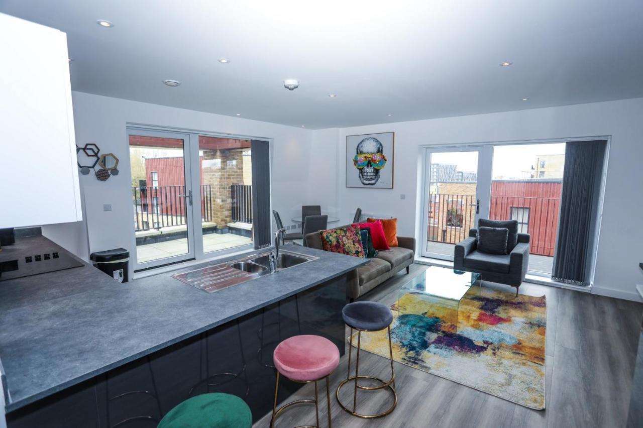 Lovely 2 Bed Apartment With Parking 伦敦 外观 照片