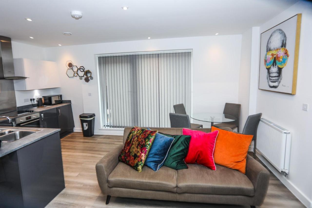 Lovely 2 Bed Apartment With Parking 伦敦 外观 照片