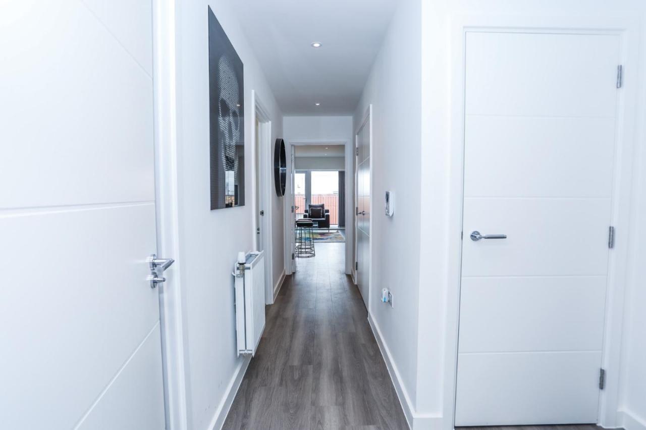 Lovely 2 Bed Apartment With Parking 伦敦 外观 照片