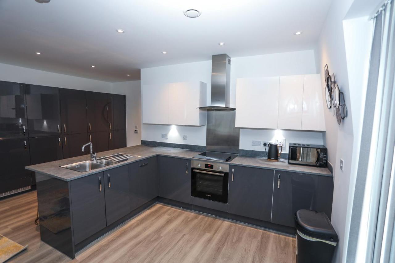 Lovely 2 Bed Apartment With Parking 伦敦 外观 照片