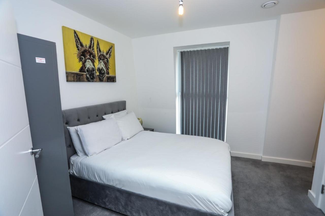 Lovely 2 Bed Apartment With Parking 伦敦 外观 照片