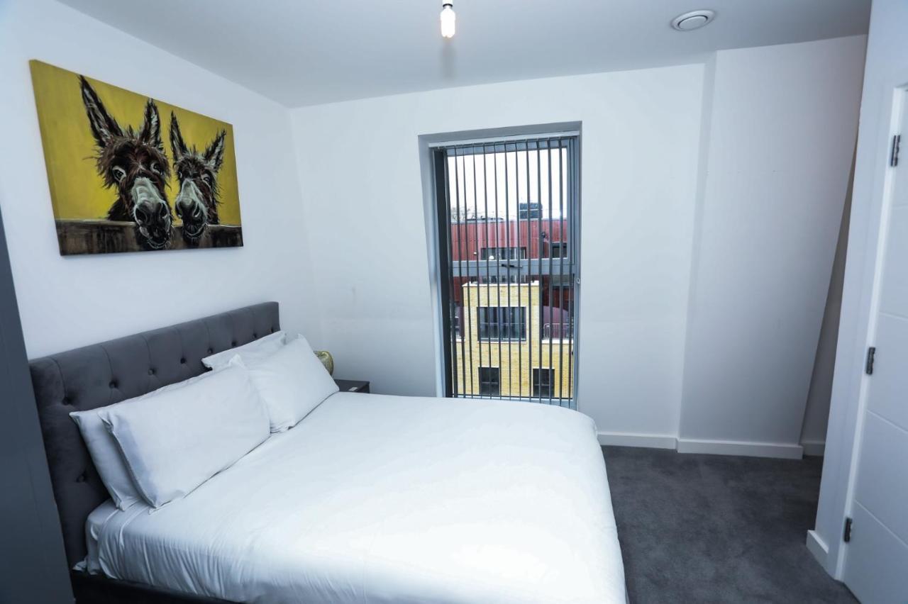 Lovely 2 Bed Apartment With Parking 伦敦 外观 照片