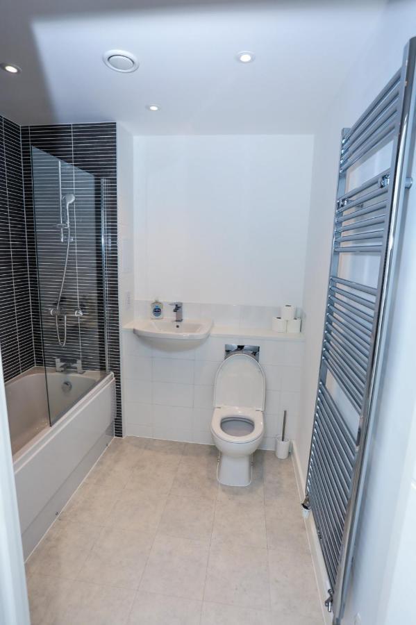 Lovely 2 Bed Apartment With Parking 伦敦 外观 照片
