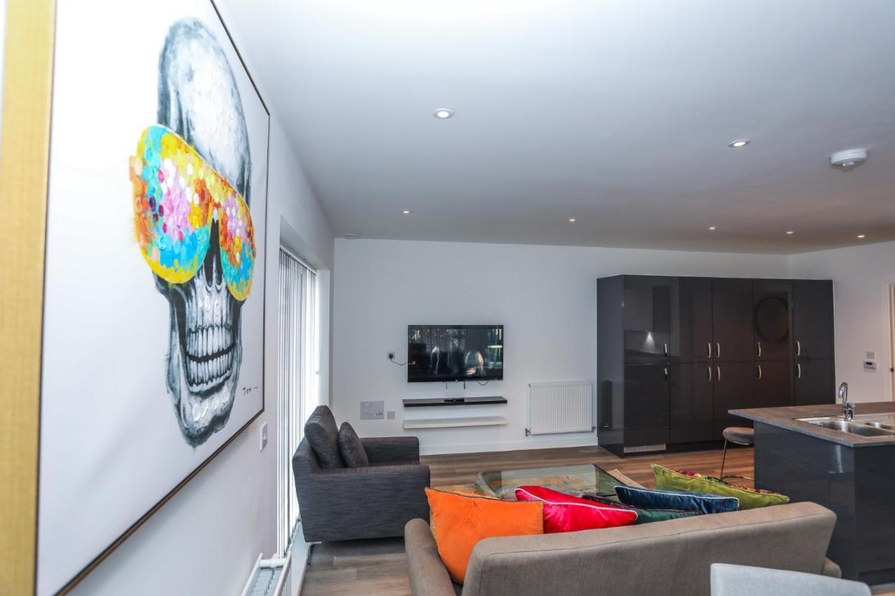 Lovely 2 Bed Apartment With Parking 伦敦 外观 照片
